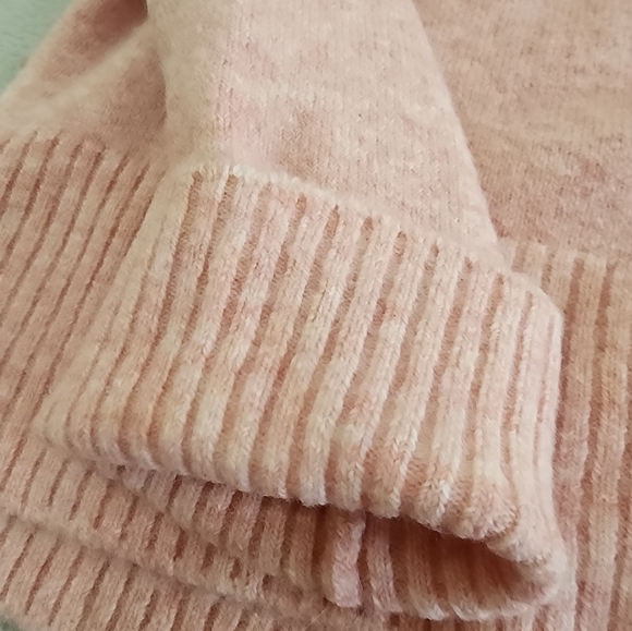 J. Crew V-Neck Sweater.like New.pit To Pit 23".Ultra Sofft. - Picture 5 of 7